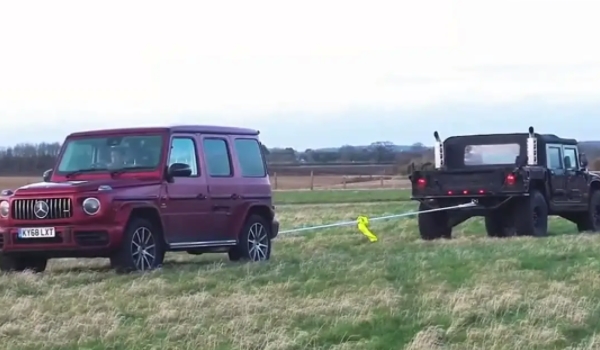 奔馳和悍馬哪個檔次高 定位不同(悍馬硬派suv產品單一)