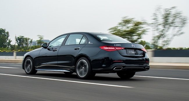 奔馳c260l皓夜運(yùn)動(dòng)版落地價(jià)是39.63萬(wàn)元,多種顏色任你選