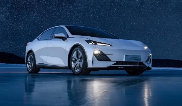 長(zhǎng)安深藍(lán)sl03最新消息 車輛已經(jīng)上市銷售(屬于中型級(jí)別車輛)