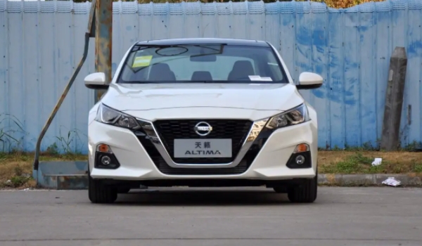 日產(chǎn)天籟頂配多少錢(qián) 2021款頂配車(chē)型僅售26.98萬(wàn)(全款落地29.17)