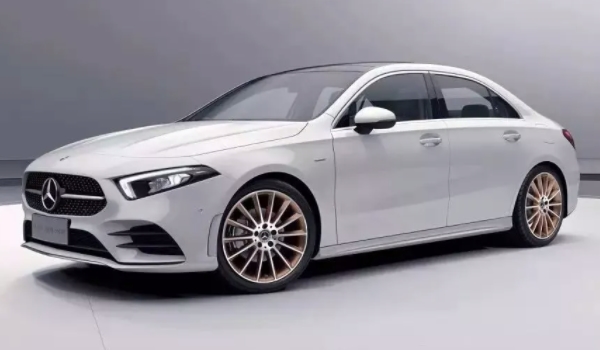 最新款奔馳30萬元左右 3款奔馳車型比較適合(顏值/性能/動力較好)