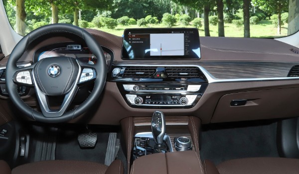 寶馬5系多少錢(qián) 2022款寶馬5系40萬(wàn)一輛(分期首付12萬(wàn))