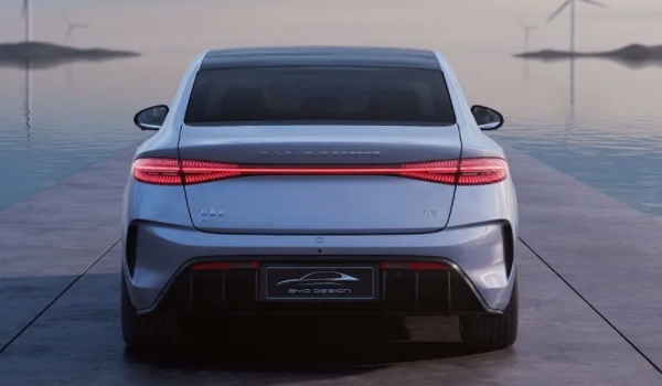 比亞迪海豹試駕體驗(yàn) 加速性能好(續(xù)航里程是很大的優(yōu)勢(shì))