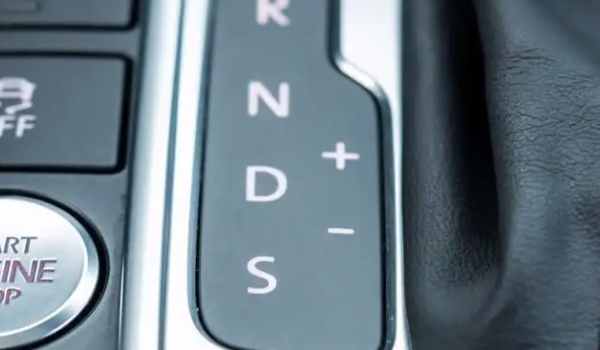 自動(dòng)擋車點(diǎn)火時(shí)應(yīng)該掛什么檔位 需要使用P檔(有效保護(hù)變速箱)