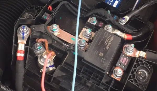 電瓶虧電怎么恢復電量 兩種方式恢復(自行恢復和充電恢復)