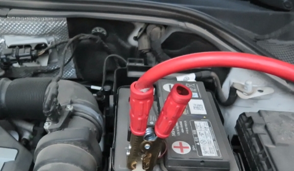 電瓶虧電怎么恢復電量 兩種方式恢復(自行恢復和充電恢復)