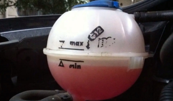 冷卻液和防凍液一樣嗎 是一樣的液體(冷卻液又叫做防凍液)