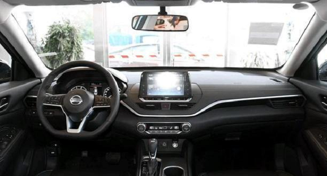 天籟20舒適版報價,價格跨度為17.98-26.98萬同級車型中性價比高