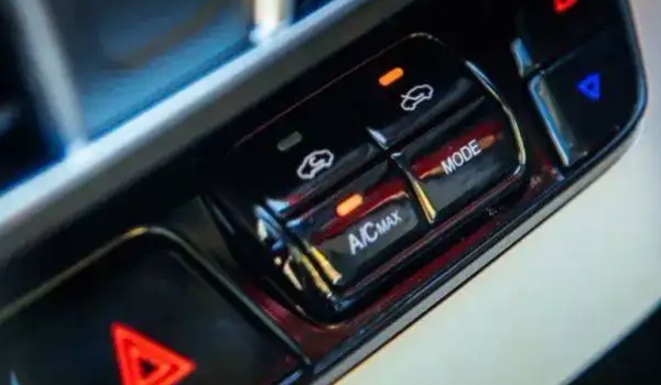 汽車空調有風但不制冷 AC開關沒有打開（空調系統損壞）