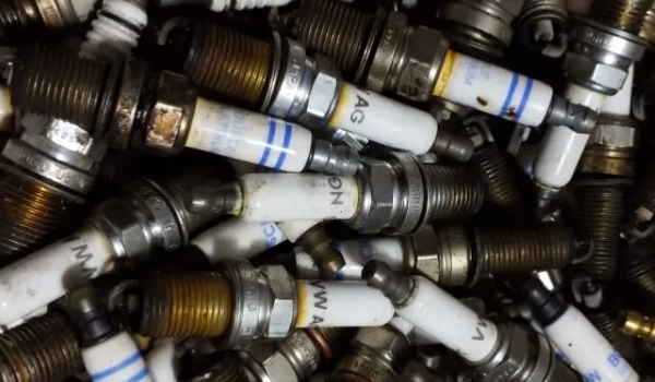 火花塞多久換一次? 三年時(shí)間更換一次(保障使用的效果正常)