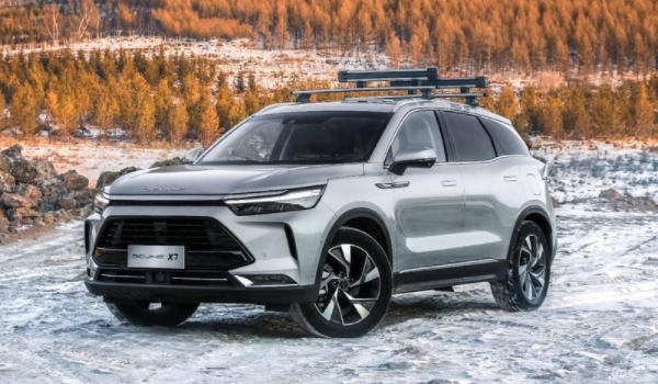 北京x7油耗 百公里的耗油量在6.8升(燃油經濟性非常的經濟)