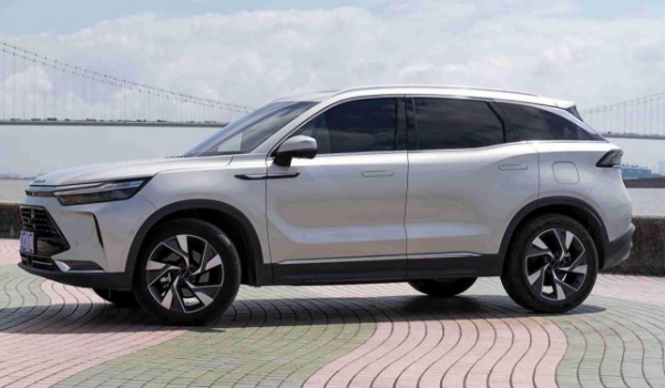 北京x7油耗 百公里的耗油量在6.8升(燃油經濟性非常的經濟)