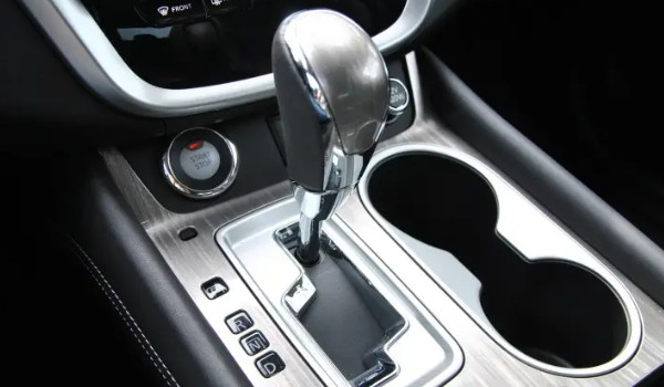 日產樓蘭是什么變速箱 駕駛平順性高(7擋CVT無級變速箱)