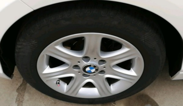 寶馬1系輪胎型號規格是什么 輪胎型號225/40 r18(米其林輪胎)