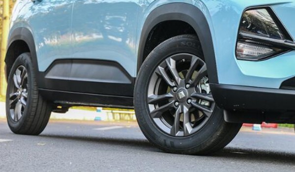 寶駿rs3輪胎規格型號 輪胎型號215/55 r17(正常胎壓2.3-2.5bar)