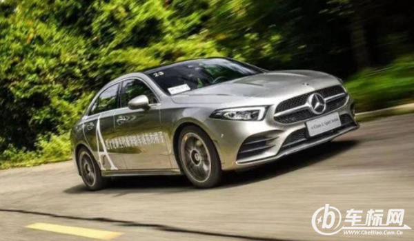 奔馳a級車型有哪些 奔馳a級車型有兩款(奔馳A180,奔馳A200L)