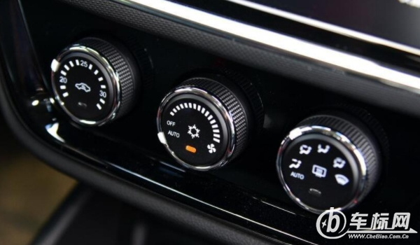 汽車停車的時候可以開空調嗎 可以使用空調(保持發動機運行)