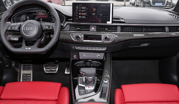 奧迪s4落地價(jià)大概多少錢(qián) 2023款?yuàn)W迪s4落地54萬(wàn)(新車(chē)售價(jià)48萬(wàn))