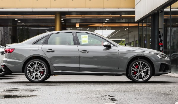 奧迪s4落地價(jià)大概多少錢(qián) 2023款?yuàn)W迪s4落地54萬(wàn)(新車(chē)售價(jià)48萬(wàn))