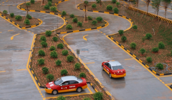 駕照要規(guī)定多久考完 駕照要規(guī)定三年內(nèi)完成(科目一考試開(kāi)始計(jì)算)