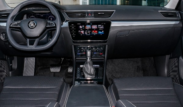 斯柯達(dá)速派油耗多少真實(shí)油耗 百公里油耗7.4L(一公里消耗6毛錢)