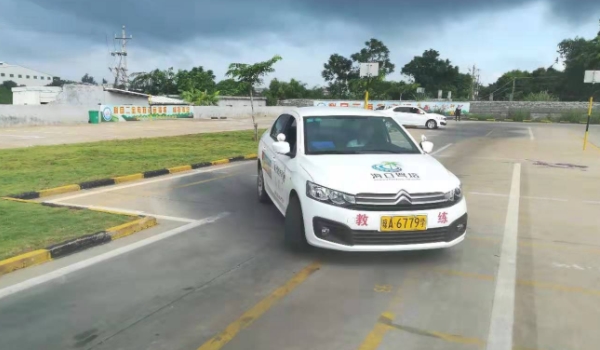 駕校學車一般多少錢 駕校學車一般是3000-5000元之間