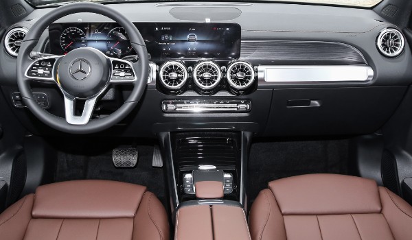 奔馳glb和寶馬x1買(mǎi)哪個(gè) 奔馳glb車(chē)長(zhǎng)4.6米(配置非常豐富)