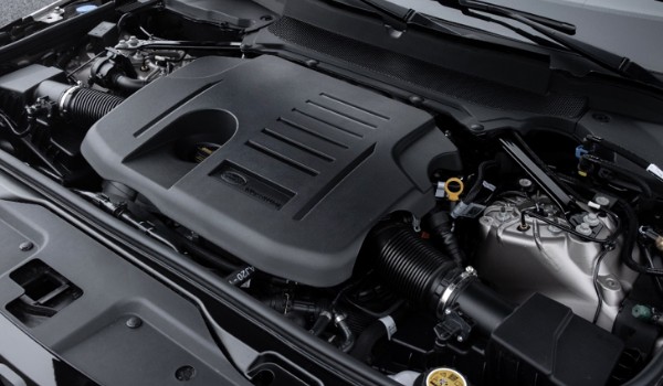 路虎發現和極光哪個好 發現車身長達4.9米(馬力可達360匹)