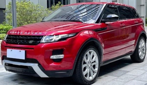 路虎發現和極光哪個好 發現車身長達4.9米(馬力可達360匹)