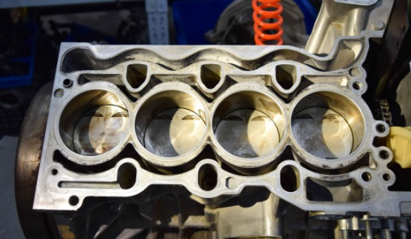 奔馳威霆動力怎么樣啊 輸出馬力可達(dá)211匹(2.0T四缸發(fā)動機(jī))