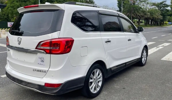 寶駿730自動擋七座價格多少錢 730七座自動擋9萬(落地價10萬)