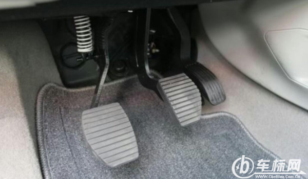 手動擋只踩剎車不踩離合會熄火嗎 會出現熄火(要同時來操作)