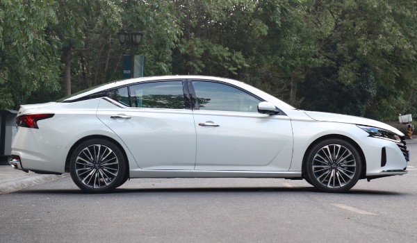 日產天籟分期首付多少錢 分期首付5萬(36期月供3758元)