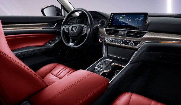 日產天籟和本田雅閣哪個好 天籟動力更強(馬力可達243匹)