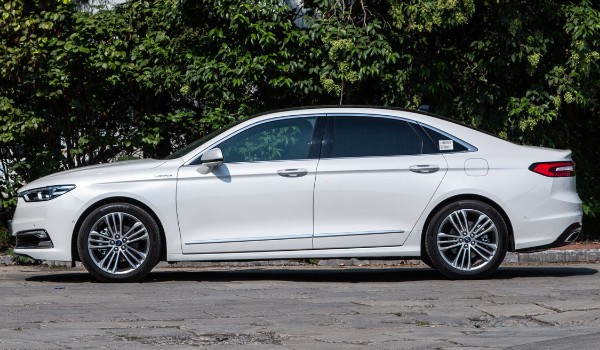 福特金牛座油耗多少真實(shí)油耗 百公里油耗11L(油耗一公里8毛錢(qián))