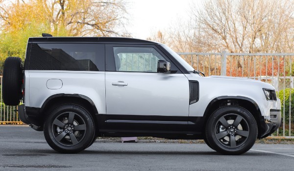 路虎衛士油耗高不高 百公里油耗14.2L(油耗一公里1.1元)