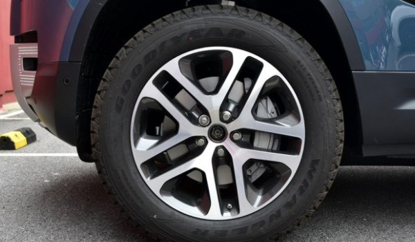 路虎衛士輪胎型號尺寸 輪胎型號275/45 r22(馬牌四季胎)