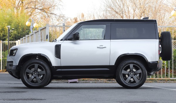 路虎衛士怎么樣值得買嗎 馬力可達525匹(油耗實測14.2L)