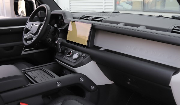 路虎衛士怎么樣值得買嗎 馬力可達525匹(油耗實測14.2L)