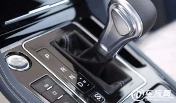 自動擋車點火時應(yīng)該掛什么檔位 應(yīng)該掛在P檔或N檔位置上