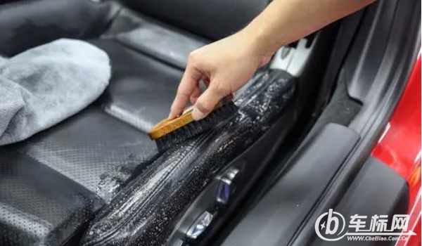 汽車內(nèi)飾多久清洗一次 汽車內(nèi)飾三個月清洗一次效果好