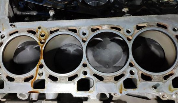 大眾攬境是什么發動機 2.5T六缸發動機(馬力可達299匹)