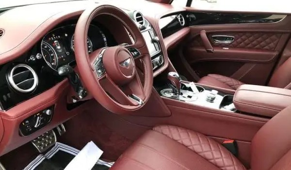 賓利添越和奔馳g63哪個好 奔馳g63動力更強(添越車身長達5.3米)