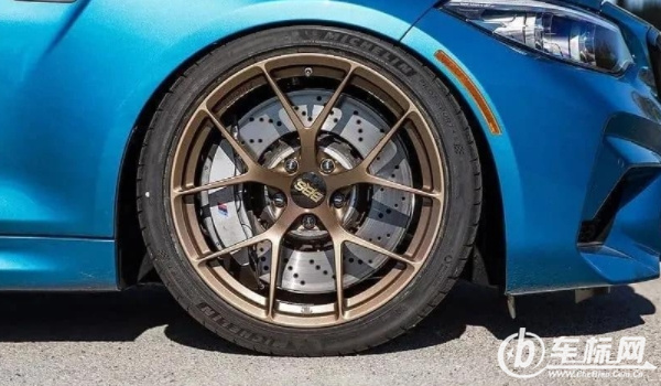 鋼輪轂有必要換鋁合金輪轂嗎 沒有必要(掉之后可以更換鋁合金)