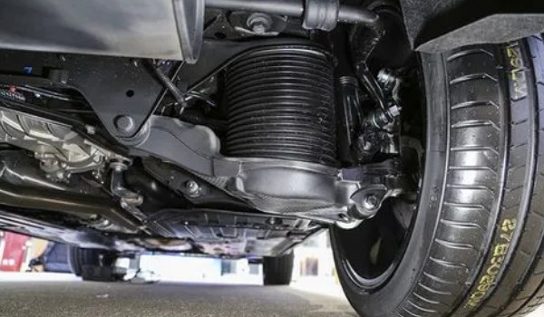 路虎發現運動和沃爾沃xc60哪個好 xc60車身長達4.7米(發現運動配置高)