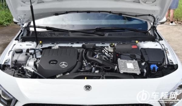 奔馳a是三缸還是四缸 是四缸發(fā)動機(1.3T渦輪增壓發(fā)動機)