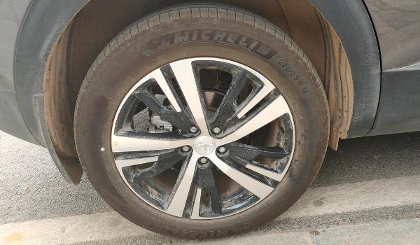 標致4008輪胎型號規格 尺寸225/55 r18(胎壓標準2.3-2.5)