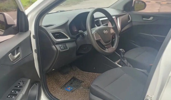 現代悅納油耗一公里多少錢 一公里4毛錢(駕駛習慣影響油耗)