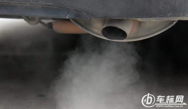 汽車尾氣超標怎么解決 更換火花塞、三元催化器、清理進排氣系統