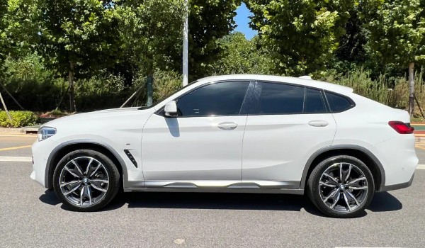 寶馬x4優惠10萬 優惠9萬元(裸車價格37萬)